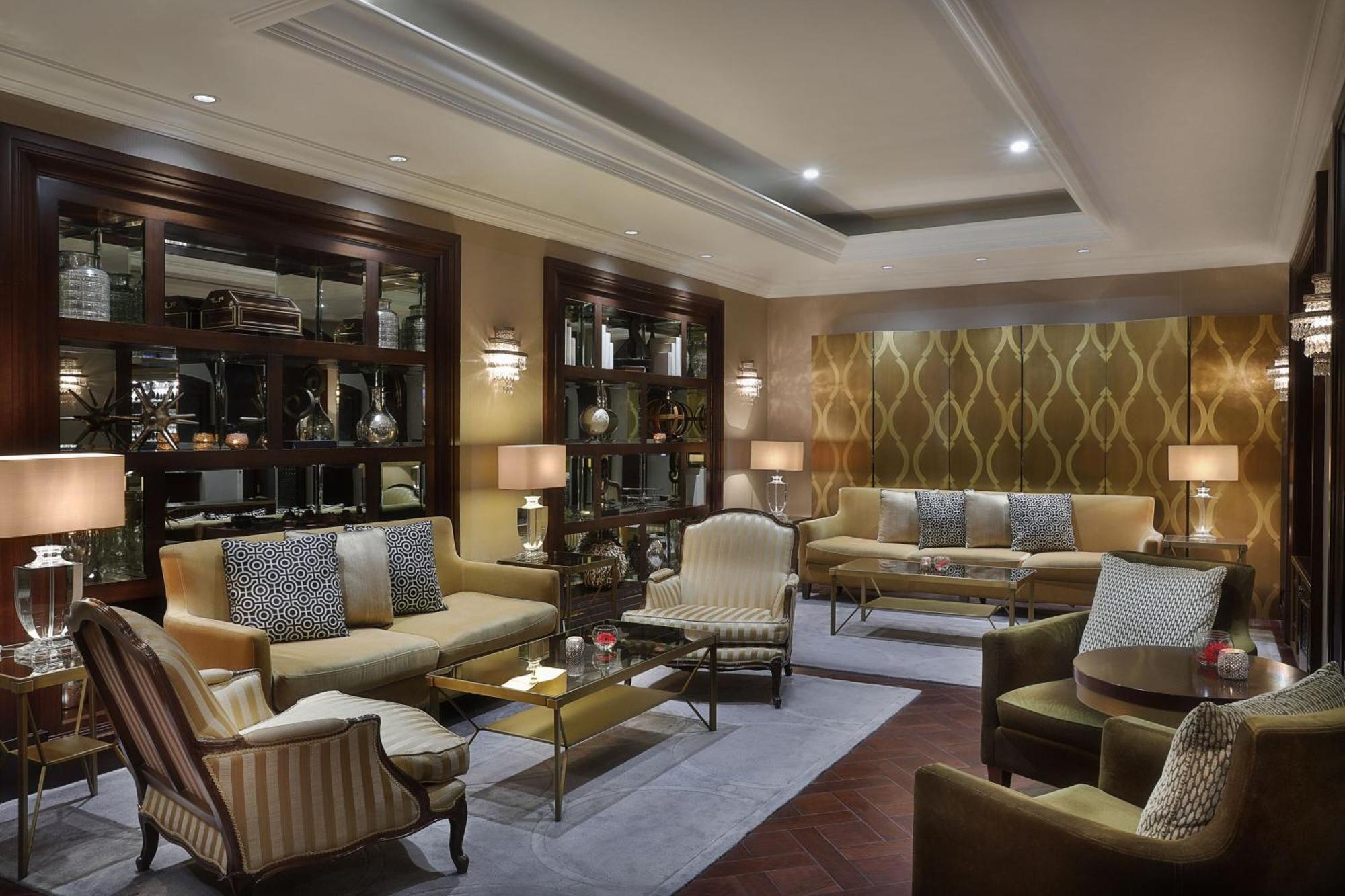 The Ritz-Carlton, Dubai Hotel Exterior photo The lounge at the Taj Mahal Palace