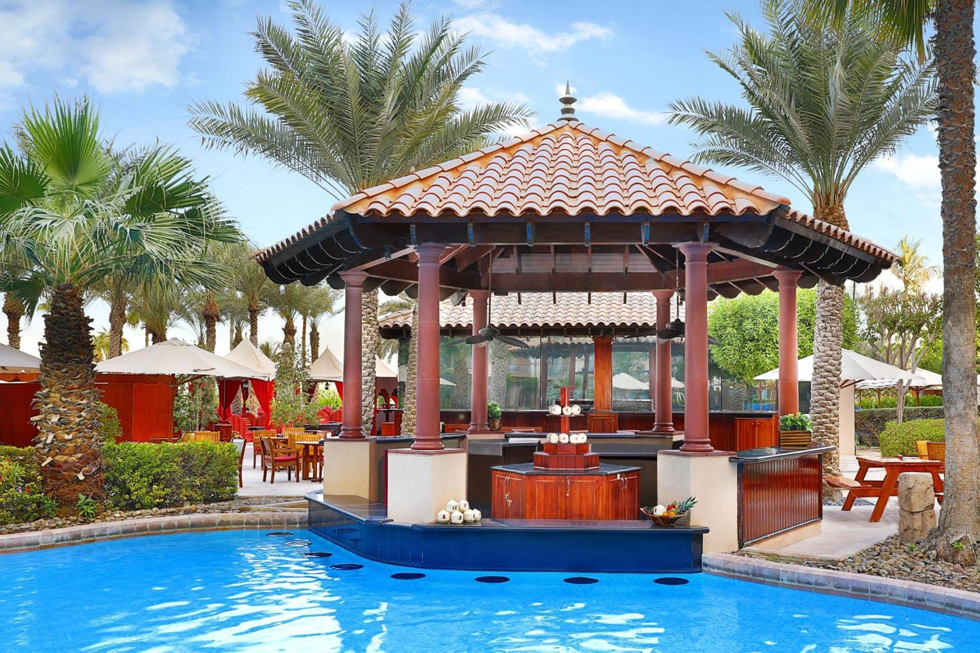 The Ritz-Carlton, Dubai Hotel Exterior photo The swimming pool at the resort