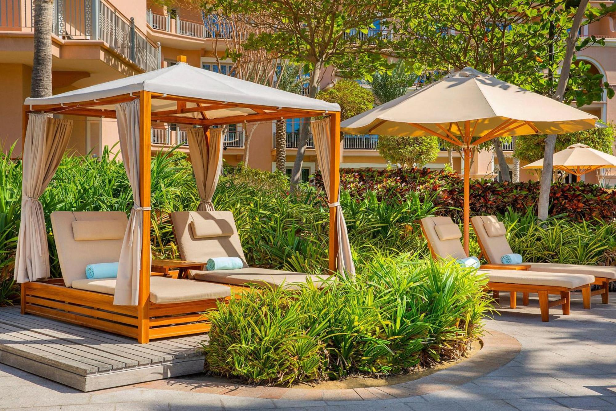 The Ritz-Carlton, Dubai Hotel Exterior photo Cabana at the Westin Nanuk, Vancouver